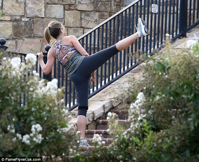 Jennifer Aniston High Kick