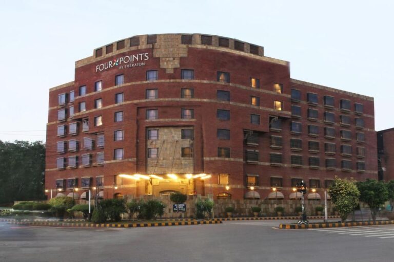 Best Hotel in Lahore: Welcome to Four Points Sheraton
