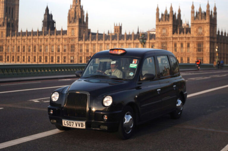 Top Reasons to Use Weybridge Taxis Online Booking for Travelers