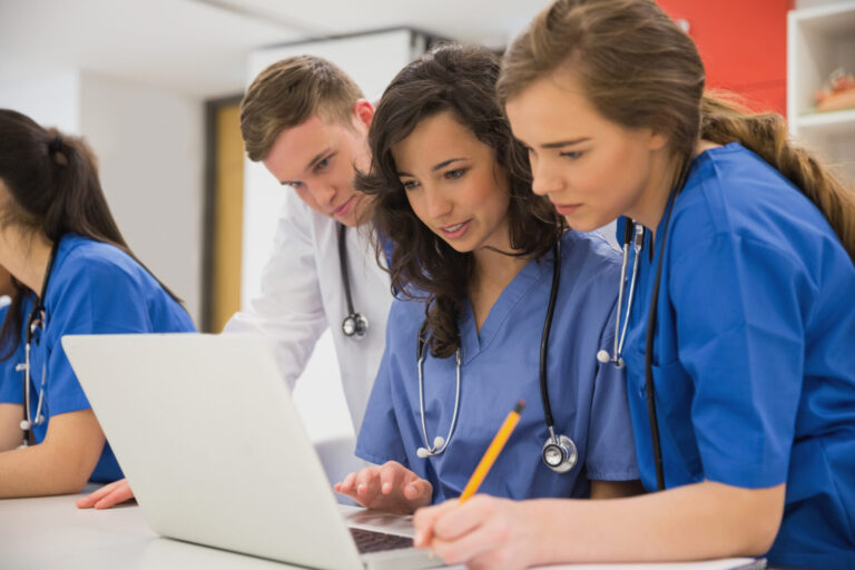 7 Essential Skills For Nursing Students To Cultivate During Their Studies